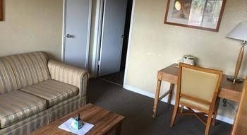 Executive Inn and Suite Beesville0