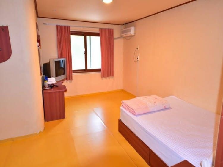 Honeymoon House1