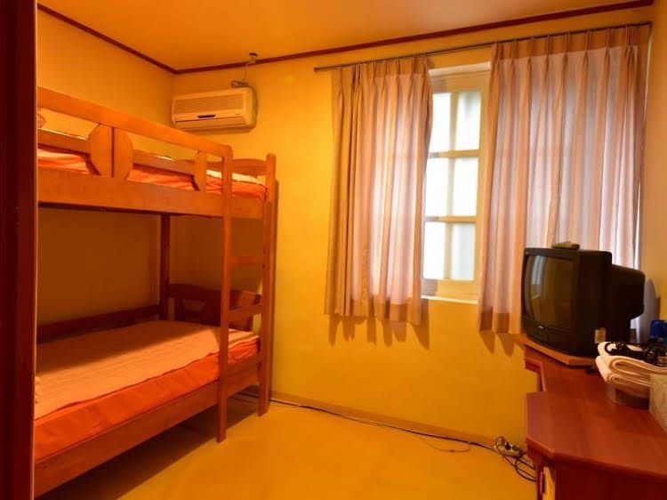 Honeymoon House2