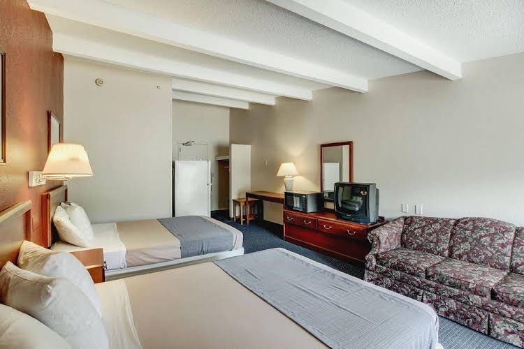 Red Carpet Inn4