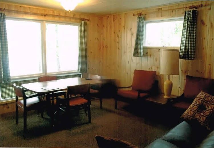 Dixon Lake Resort3