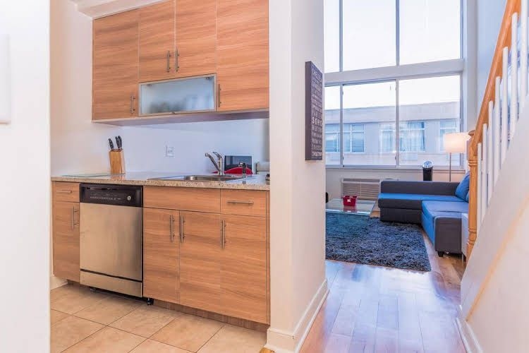 Deedee's Apartments at Regent4