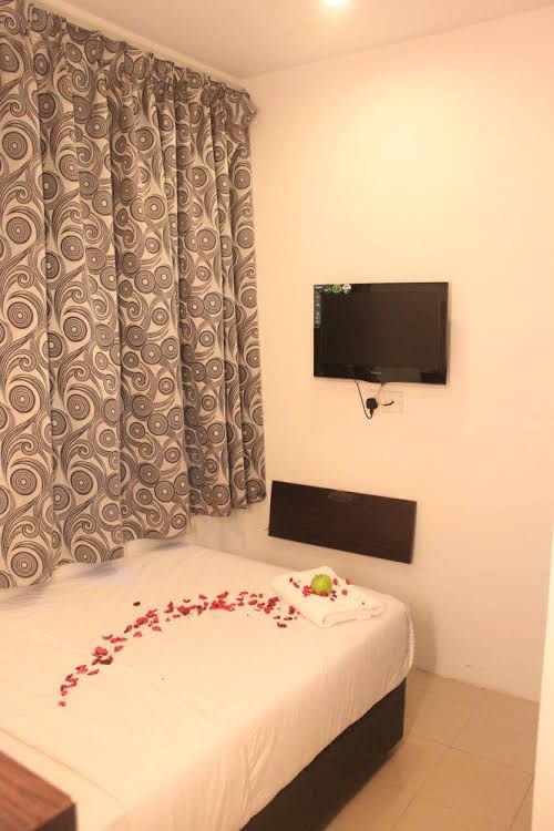 Apple 1 Hotel Queensbay1