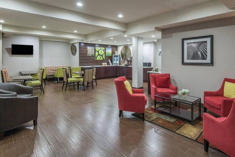 La Quinta Inn & Suites Brooklyn East La Quinta Inn & Suites Brooklyn East