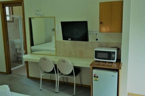 โกสฟอร์ด อินน์ โมเทล (Gosford Inn Motel)2