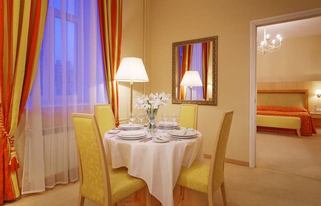 SUITE EXECUTIVE