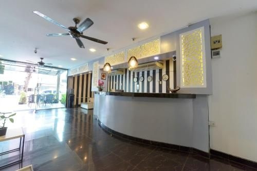 แชปปลิ้น อินน์ (Chaplin Inn)0