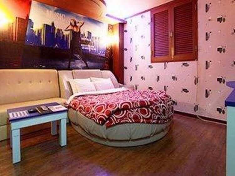 Propose Motel3