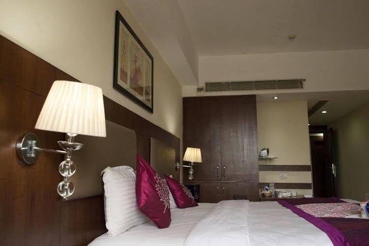 OYO Premium Vani Vihar1