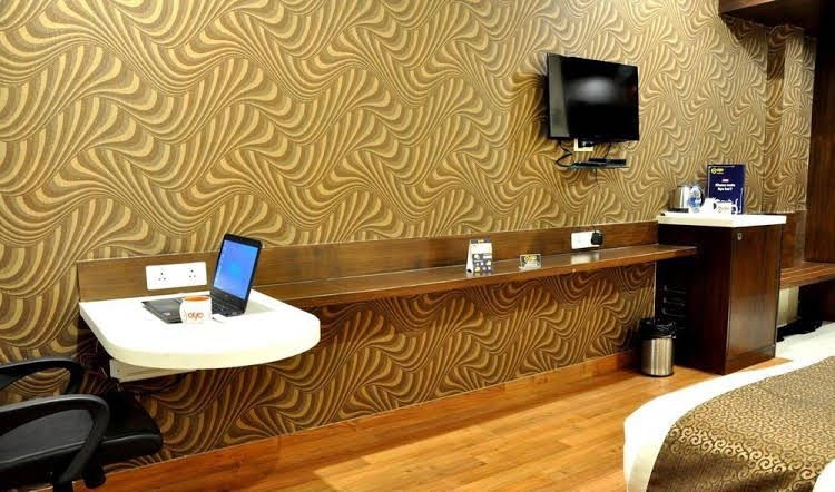 OYO Premium Viraj Khand2
