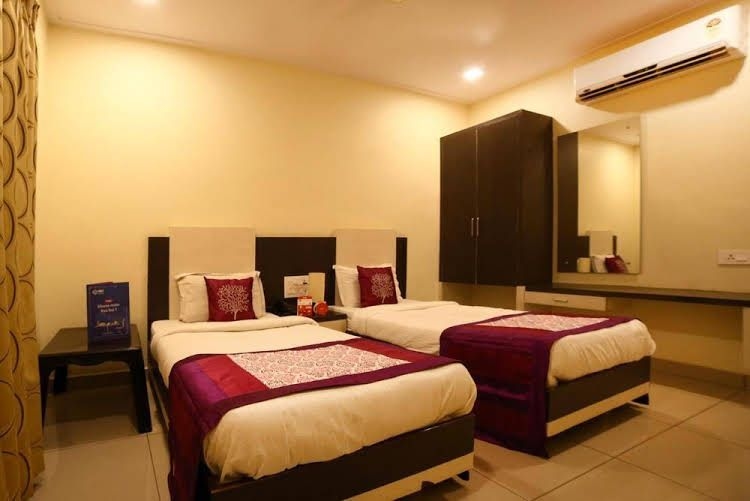 OYO Rooms Mahanadu Road3