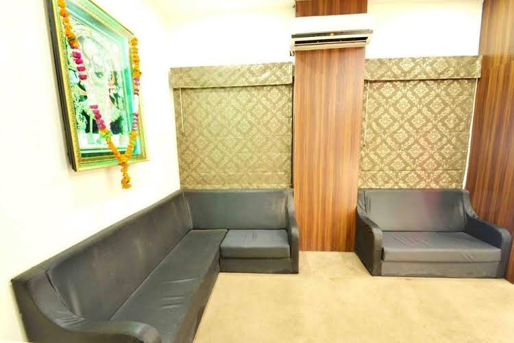 OYO Premium Alankar Circle1