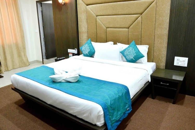 OYO Premium Alankar Circle3