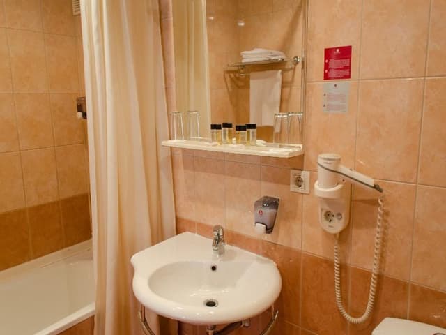JUNIOR SUITE CAPACITY 1