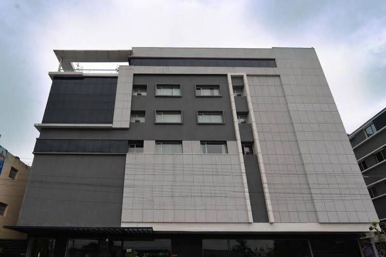 OYO Premium Ramavarappadu Circle3