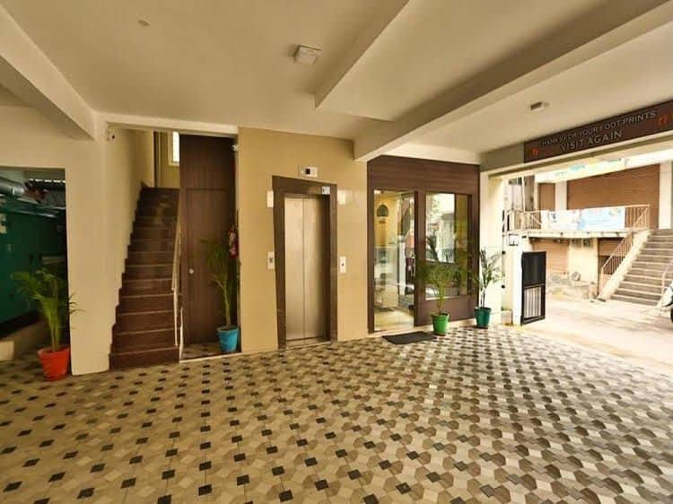 OYO Rooms 100 Feet Road GP Signal OYO Rooms 100 Feet Road GP Signal