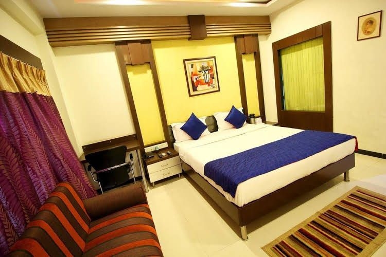 OYO Premium Paldi Cross Road4