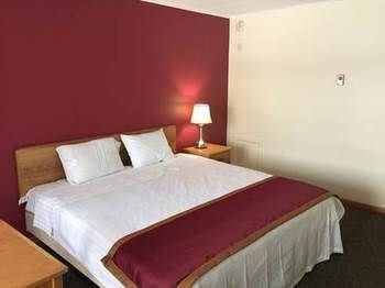 Flamingo Motel & Suites3