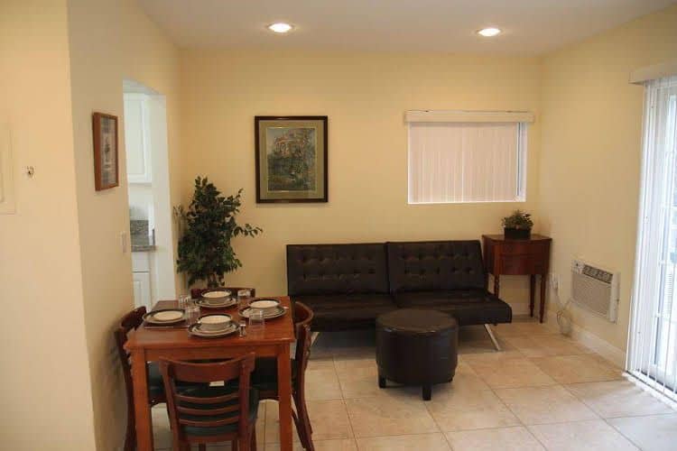 Beautiful Home in Burbank Beautiful Home in Burbank
