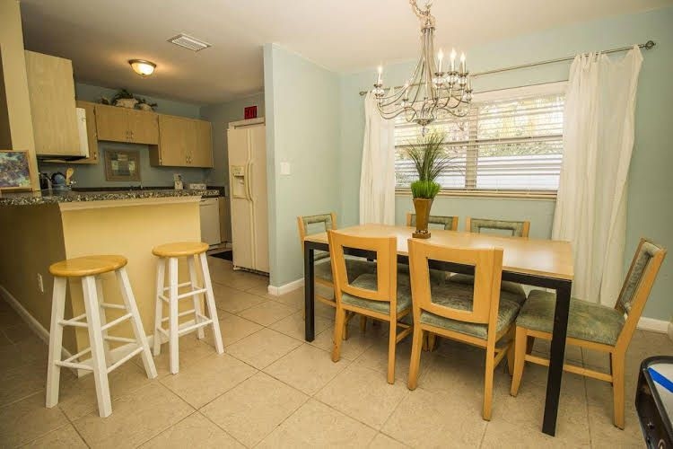 Beachy Vacation Rentals0