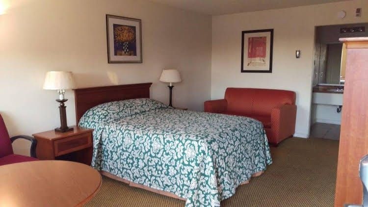 Canterbury Village Hotel & Suites1