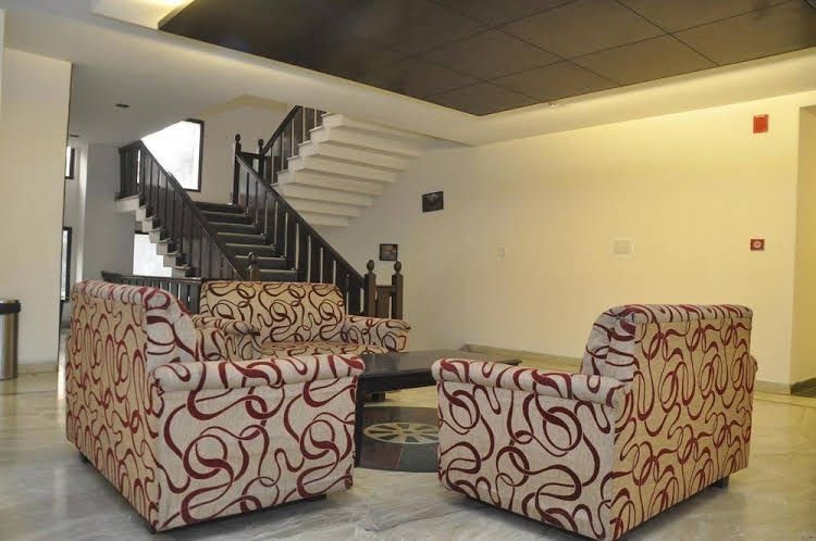 OYO Rooms Mall Road Centre0