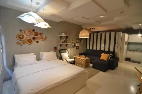 King Studio with Sofa Bed