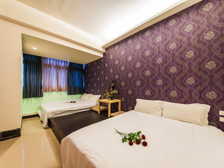 Love Night Market Inn2