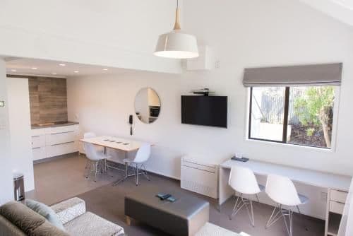 Two-Bedroom Apartment with King Bed and Twin Beds