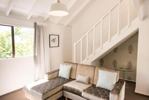 Two-Bedroom Apartment with King Bed and Twin Beds