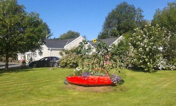 The Rose Garden Bed & Breakfast and Cafe0