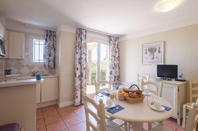 APARTMENT CAPACITY 6 TWO BEDROOMS