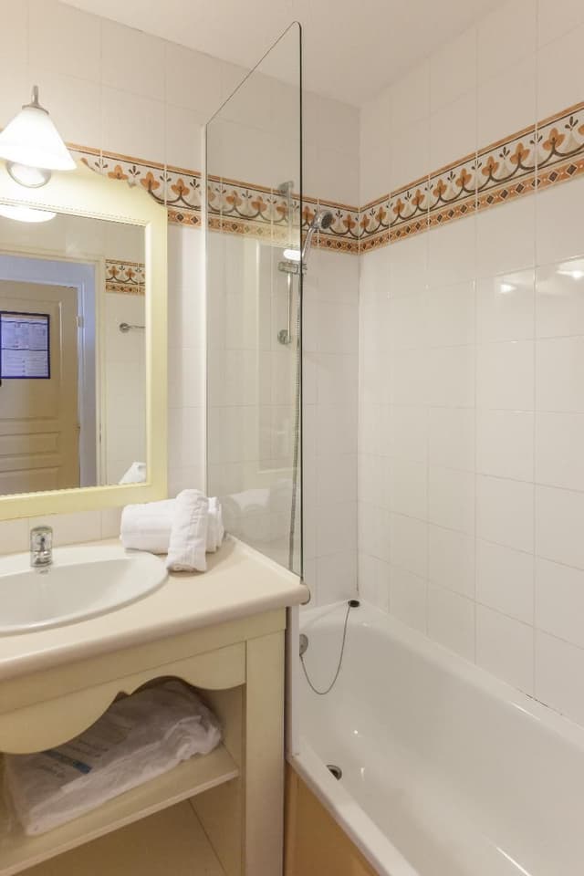 APARTMENT CAPACITY 6 TWO BEDROOMS