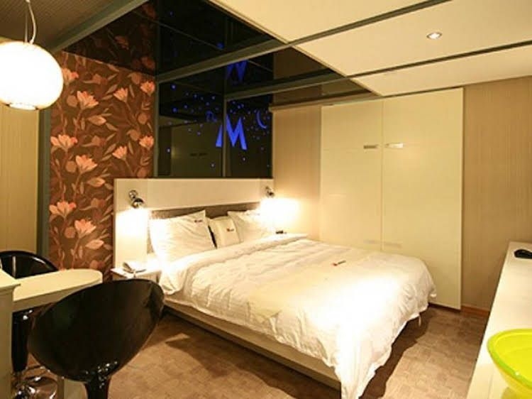 M Motel2