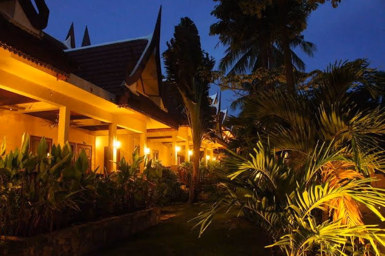 Palm Village3
