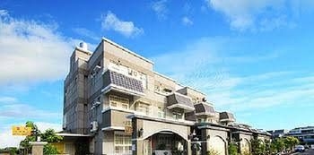 Tomato Coffee Guest House0