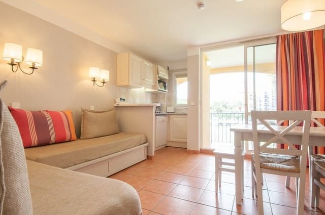 APARTMENT CAPACITY 6 TWO BEDROOMS