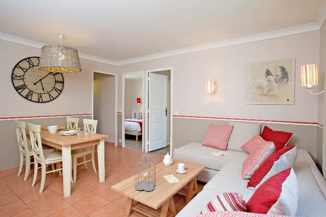 HOUSE SUPERIOR THREE BEDROOMS