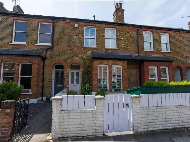 Veeve 3 Bed House On Sunderland Road South Ealing Veeve 3 Bed House On Sunderland Road South Ealing
