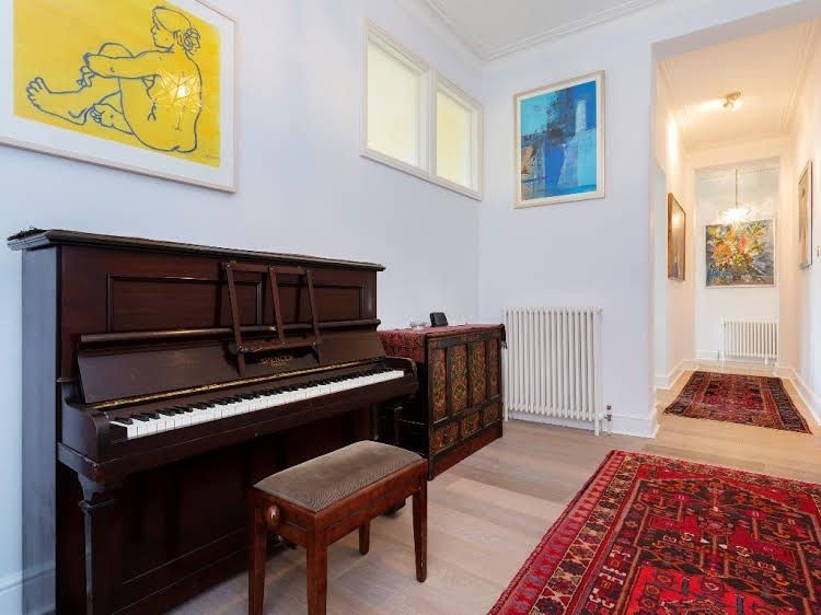 Veeve 3 Bed Flat Queens Mansions Kensington0
