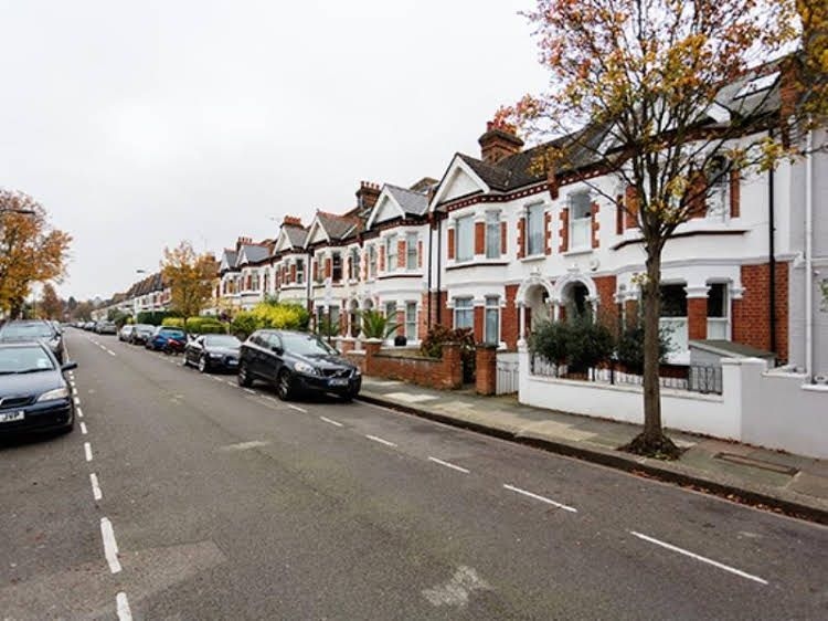 Veeve 3 Bed 3 Bath Family Home Langthorne Street Fulham0