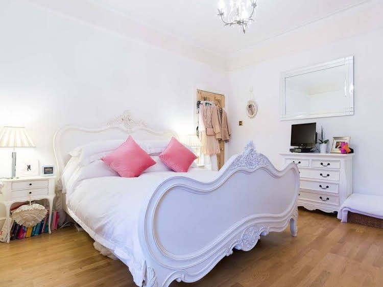 Veeve 2 Bed 1 Bath Flat Honeybourne Road West Hampstead3