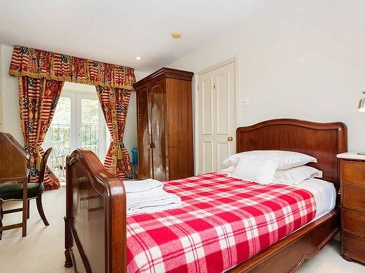 Veeve 5 Bedroom House In Brook Green Near Kensington1