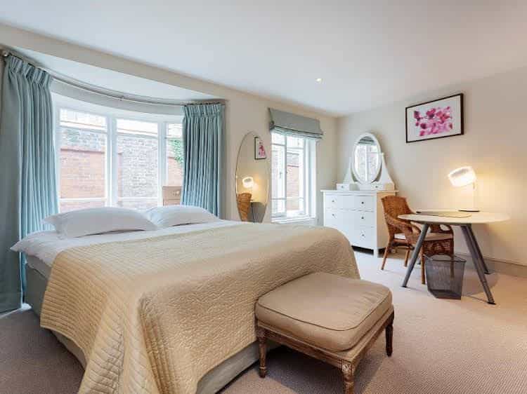 Veeve 3 Bed Mews House Drayson Mews Kensington Veeve 3 Bed Mews House Drayson Mews Kensington