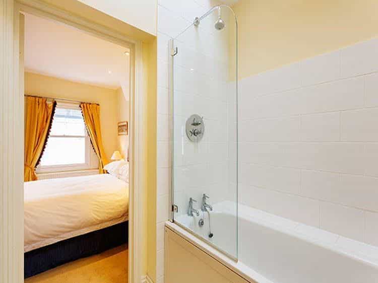 Veeve Charming 1 Bed In Codrington Mews Notting Hill Veeve Charming 1 Bed In Codrington Mews Notting Hill