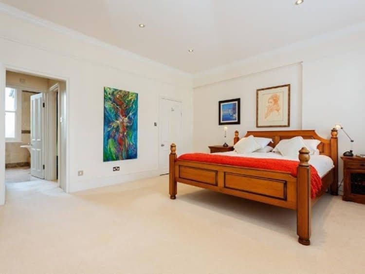 Veeve 4 Bedroom Edwardian Home On Airedale Avenue Chiswick Veeve 4 Bedroom Edwardian Home On Airedale Avenue Chiswick