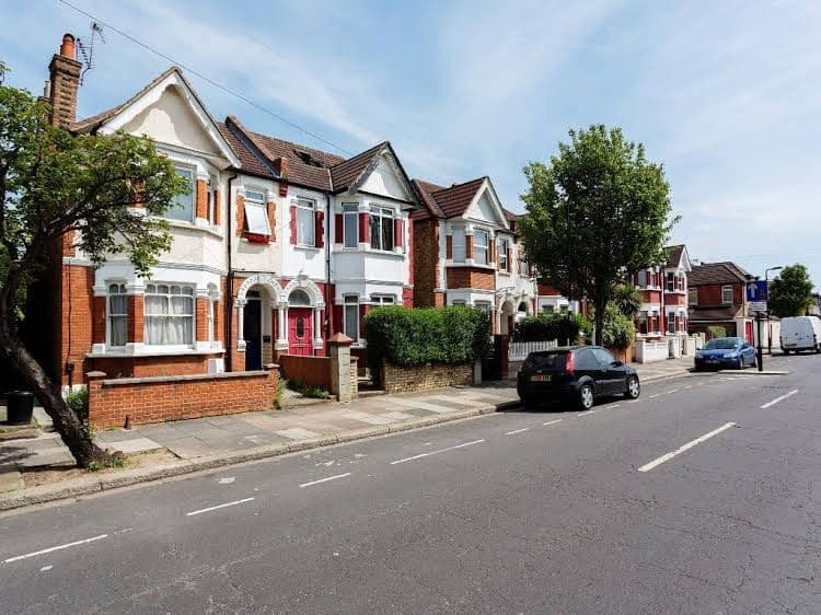Veeve 4 Bed Home On Larden Road In Ealing Veeve 4 Bed Home On Larden Road In Ealing