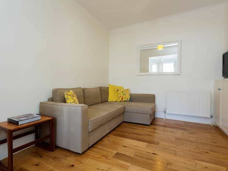 Veeve 4 Bed Home On Larden Road In Ealing Veeve 4 Bed Home On Larden Road In Ealing
