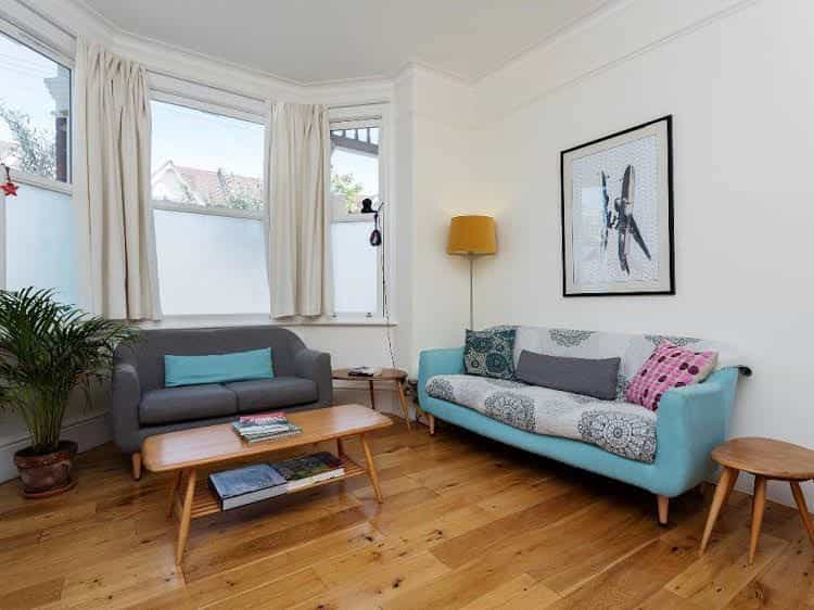 Veeve 4 Bed Home On Larden Road In Ealing Veeve 4 Bed Home On Larden Road In Ealing