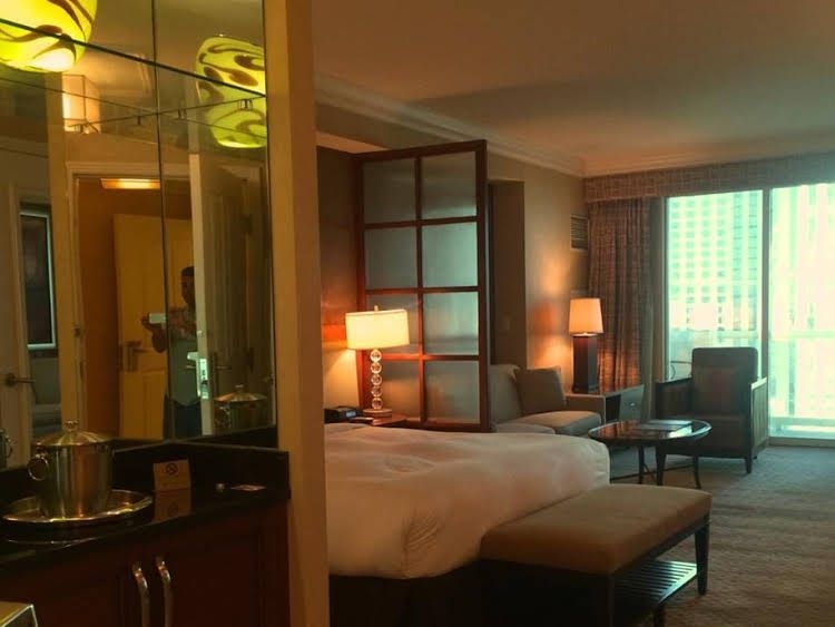 AAA MGM Signature Deluxe Suite0